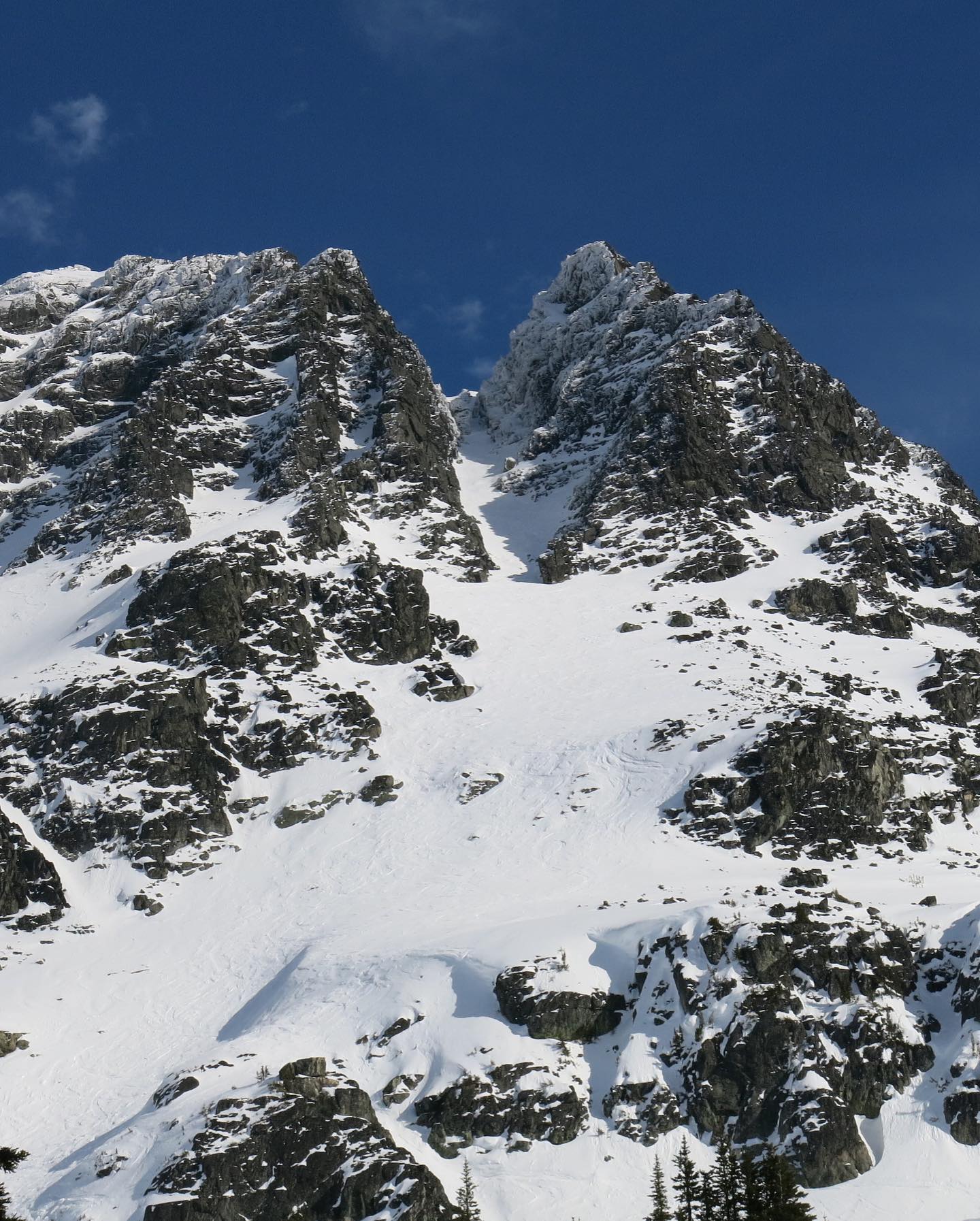 freerange_elliott Instagram Archive/_media/2023-03-25-a-beautiful-week-of-splitboarding-wit/02.jpg