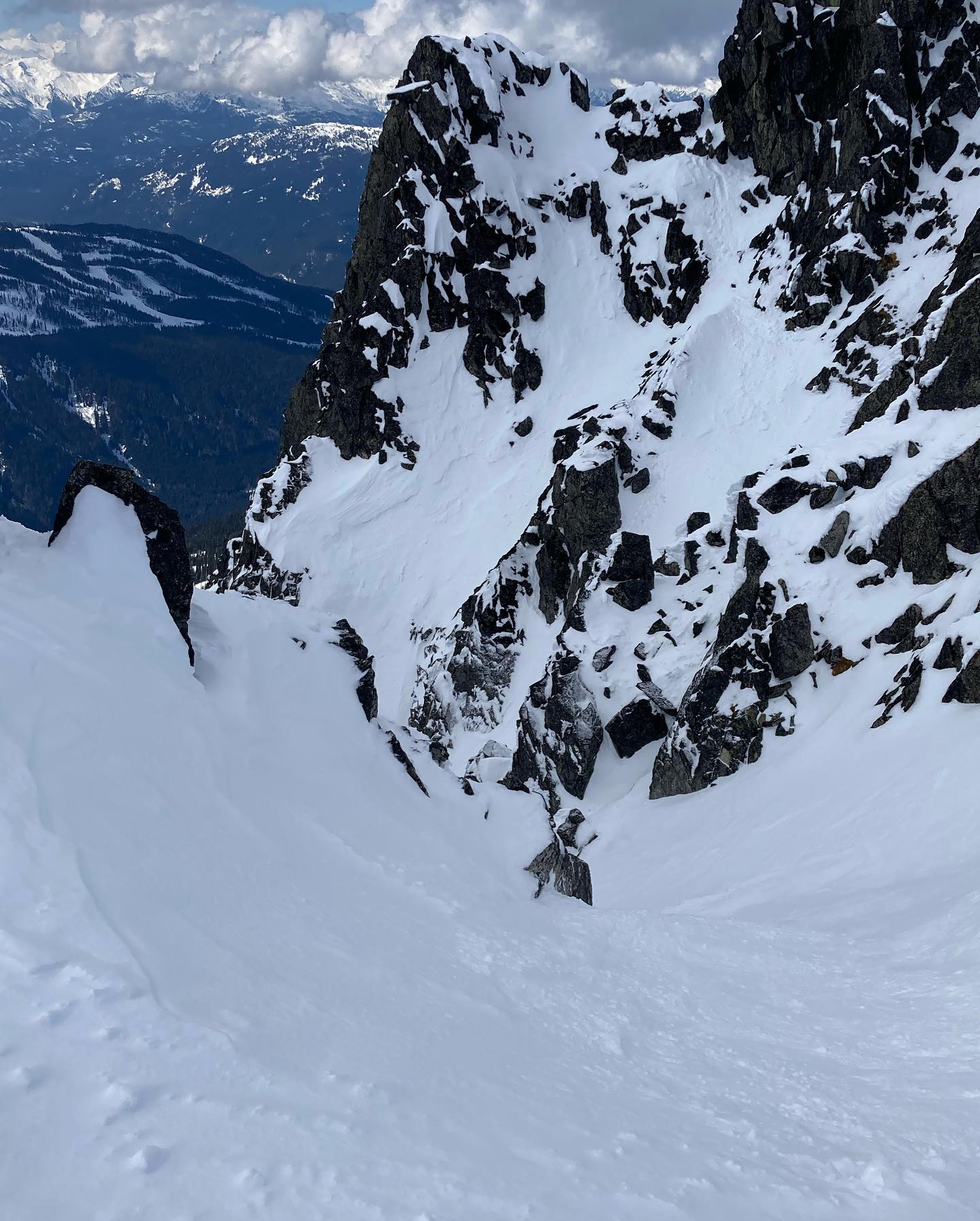freerange_elliott Instagram Archive/_media/2023-03-25-a-beautiful-week-of-splitboarding-wit/05.jpg