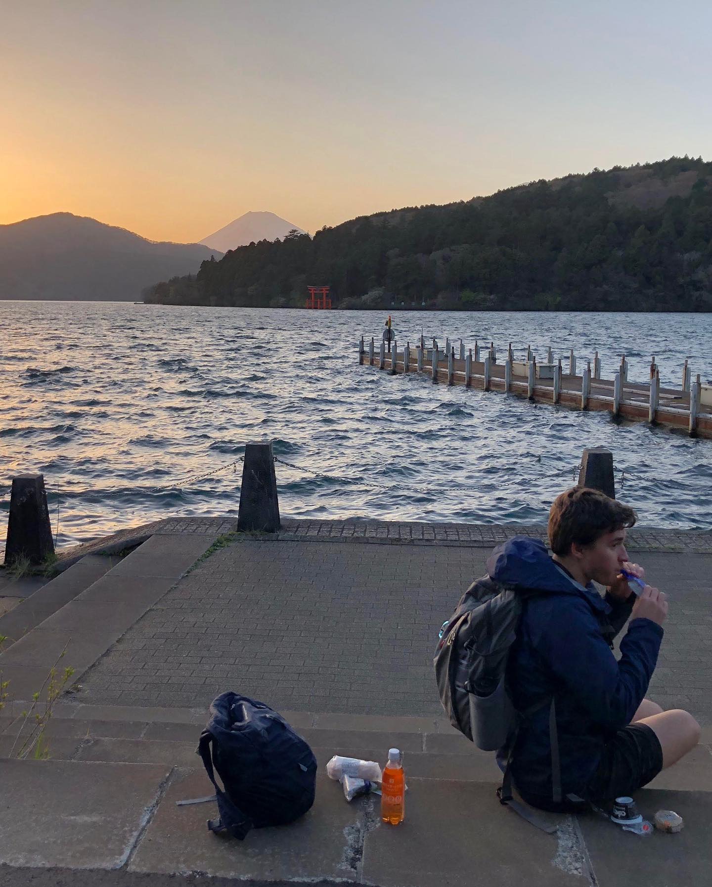 freerange_elliott Instagram Archive/_media/2023-04-19-off-to-seoul-today-in-the-meantime-he/04.jpg