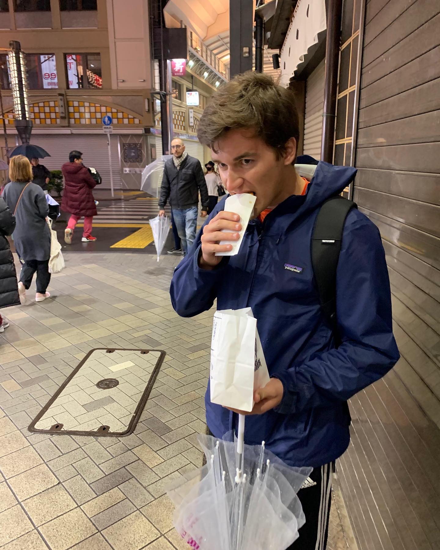 freerange_elliott Instagram Archive/_media/2023-04-19-off-to-seoul-today-in-the-meantime-he/07.jpg