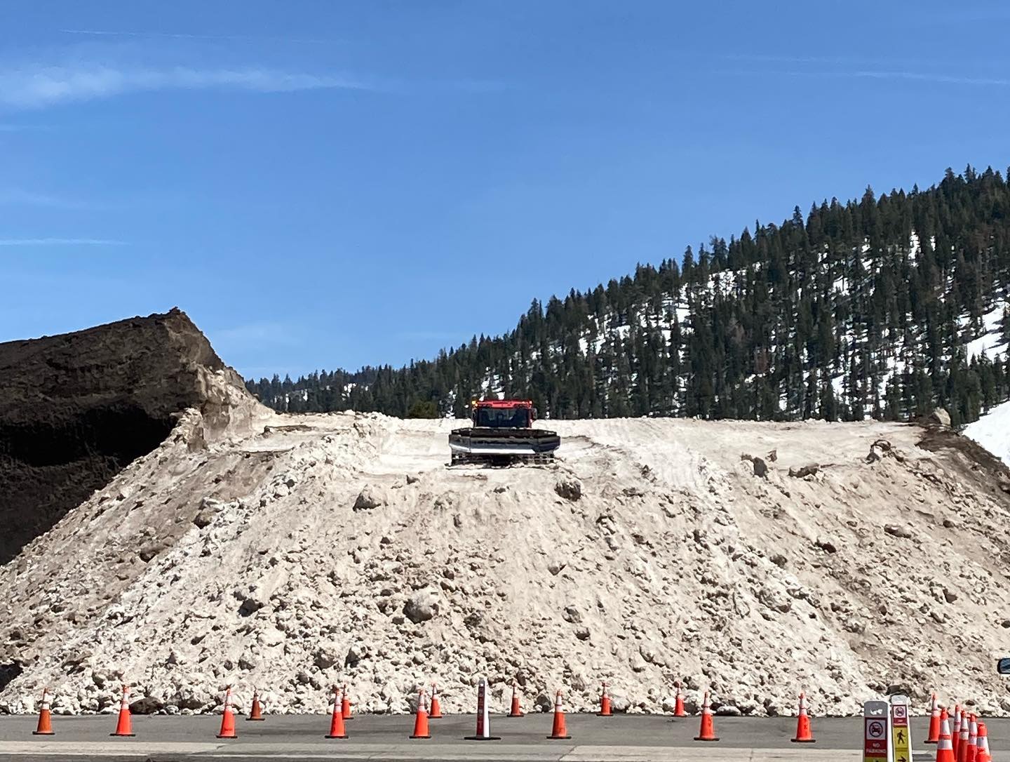 freerange_elliott Instagram Archive/_media/2023-04-27-tahoe-update-this-place-is-pretty-coo/03.jpg